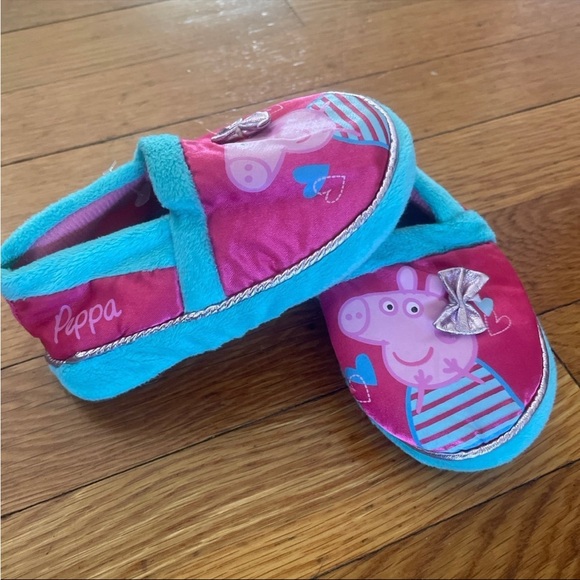 2/$12 Peppa pig toddler slippers - Picture 2 of 5